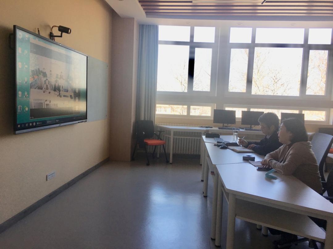 房间里有窗户中度可信度描述已自动生成