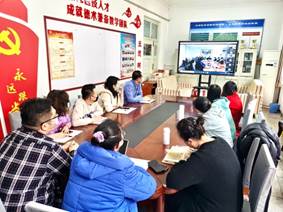 一群人正在聊天描述已自动生成,一群人正在听演讲描述已自动生成